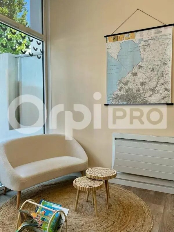 Office in La Rochelle for lease Interior Photo- Image 1 of 4