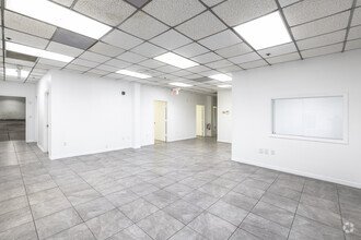 2363 Industrial Blvd, Sarasota, FL for lease Interior Photo- Image 2 of 12