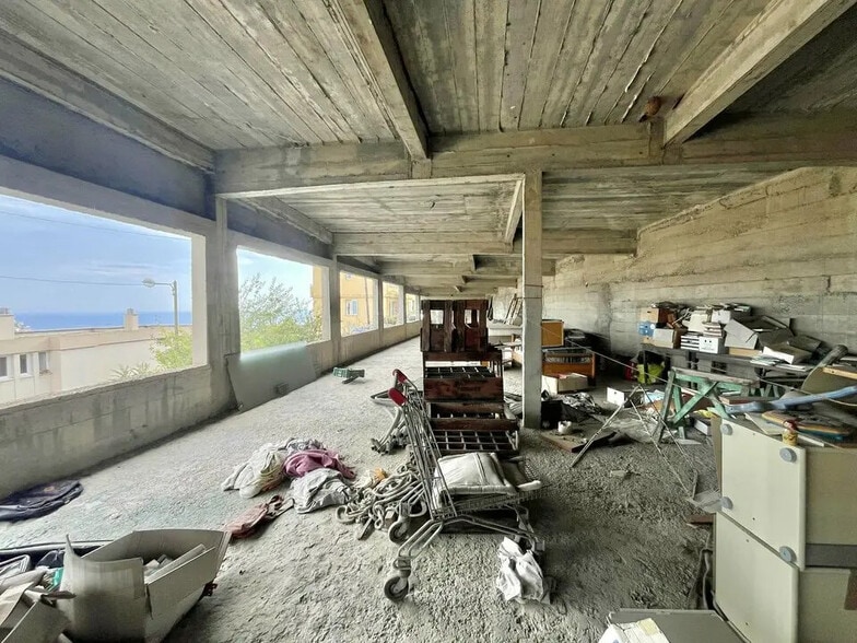 Industrial in Nice for lease - Interior Photo - Image 2 of 4