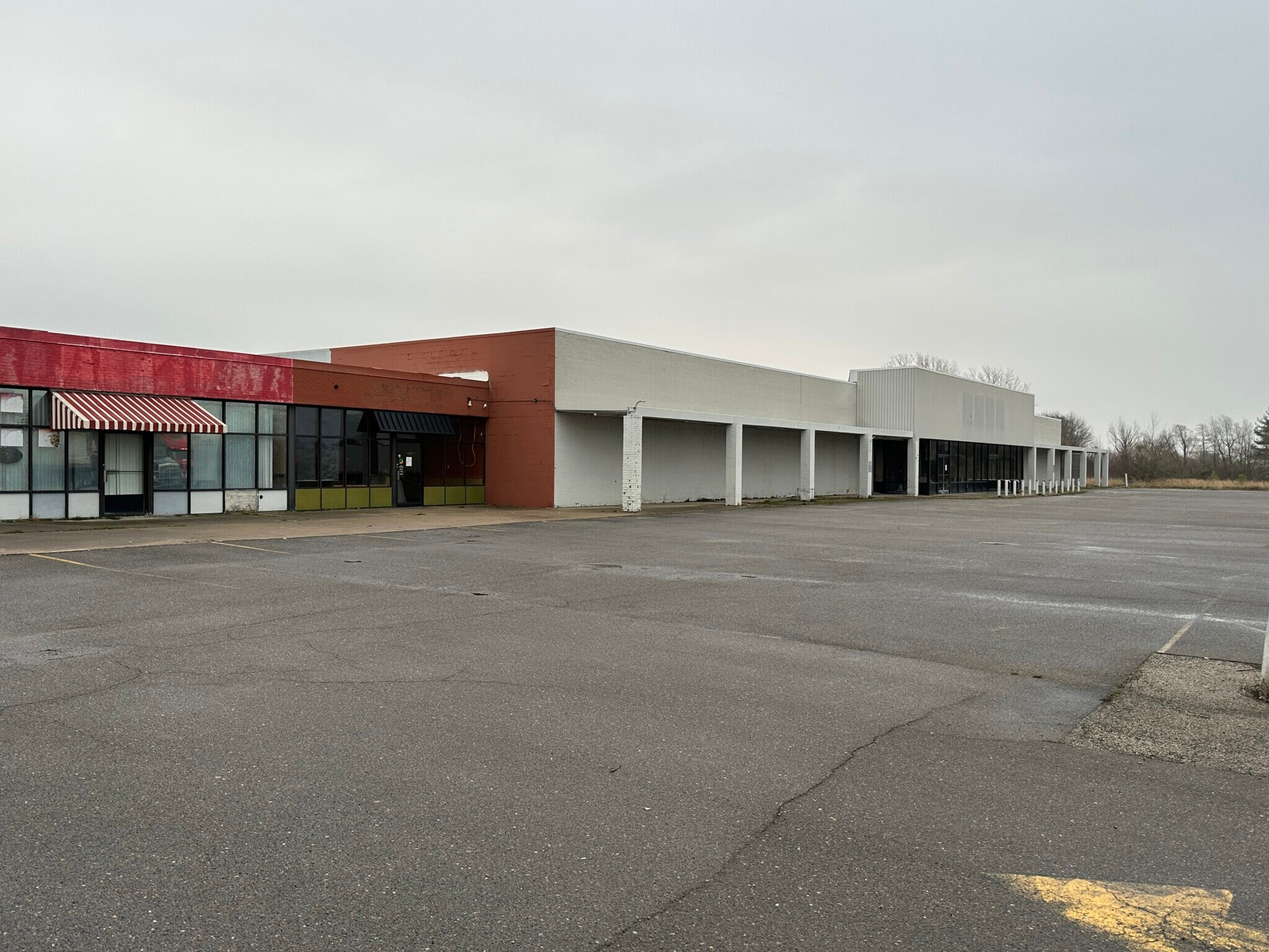 9 Charleston Plz, Charleston, MO 63834