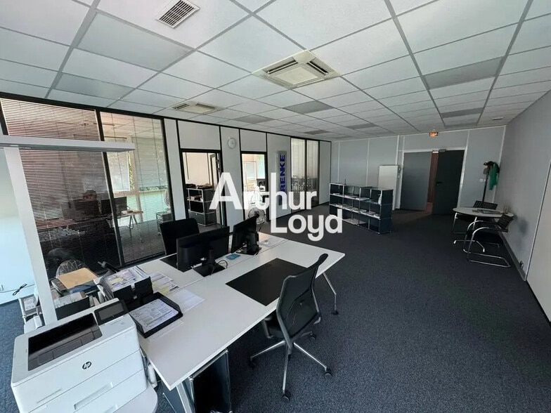 Office in SOPHIA ANTIPOLIS for lease - Interior Photo - Image 3 of 5