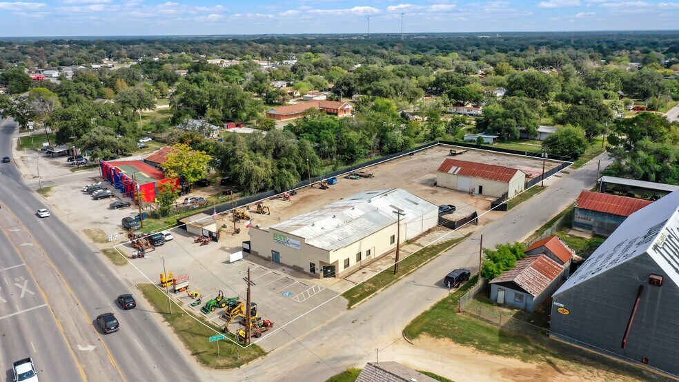 804 2nd St, Pleasanton, TX 78064