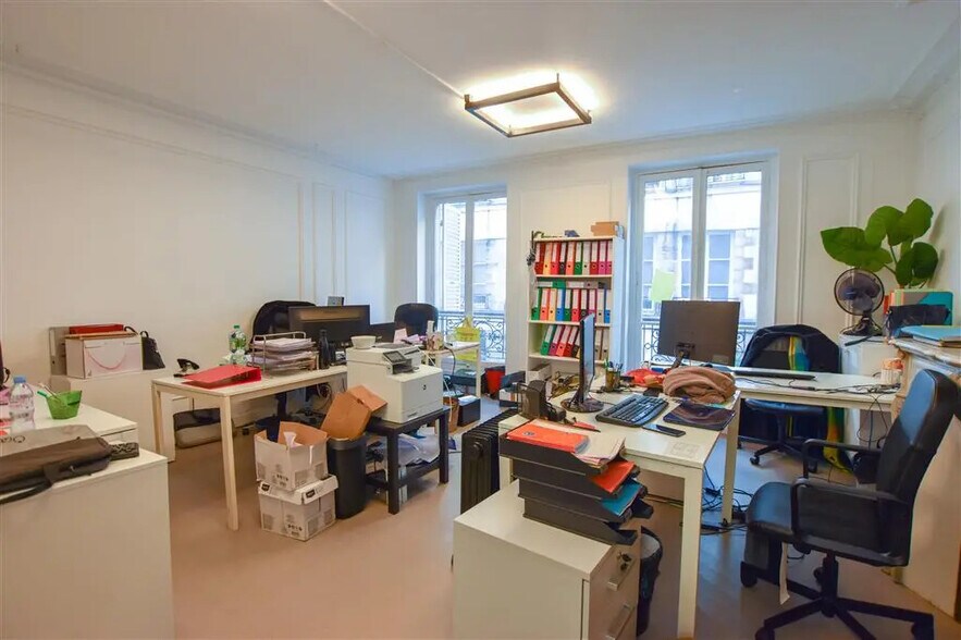 Office in Paris for lease - Building Photo - Image 2 of 8