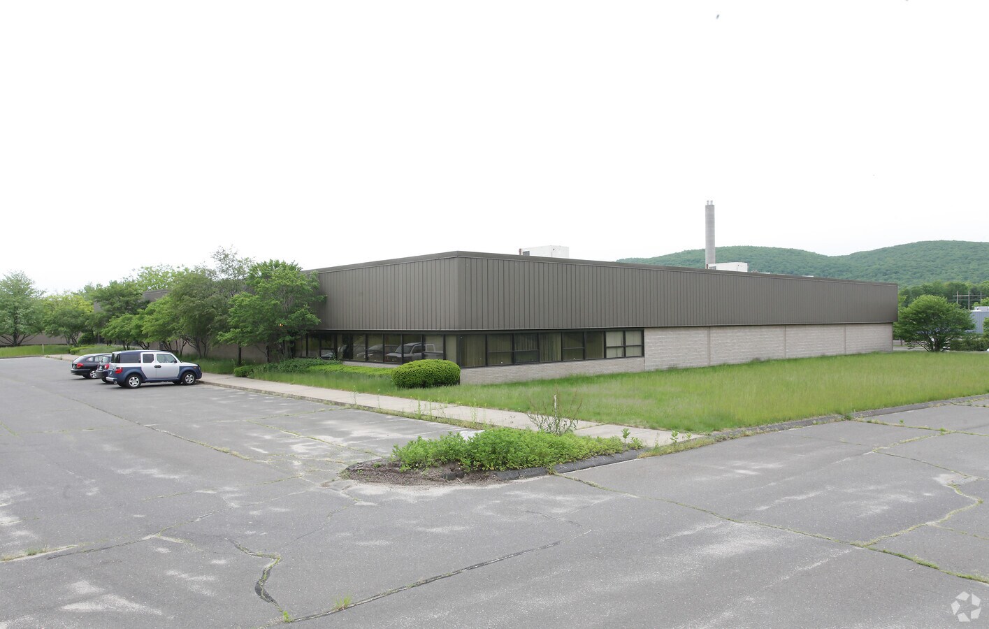 70 Enterprise Dr, Bristol, CT 06010