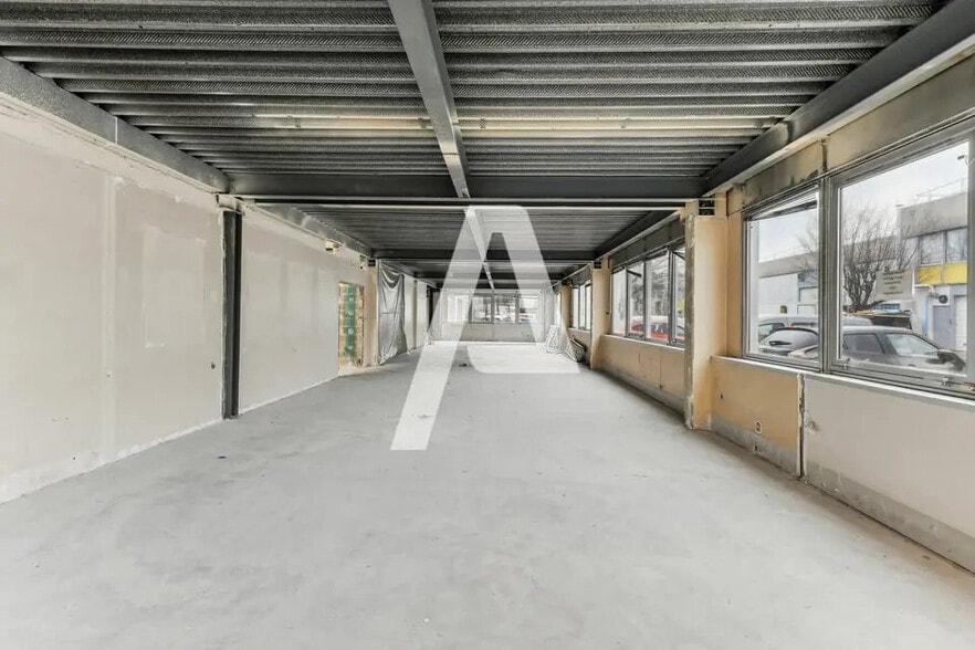 Flex in Ivry-sur-Seine for lease - Interior Photo - Image 2 of 5
