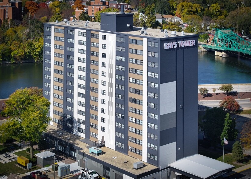 311 N Ottawa St, Joliet, IL for lease - Building Photo - Image 1 of 27