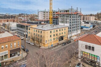 819 SE Morrison St, Portland, OR - AERIAL  map view