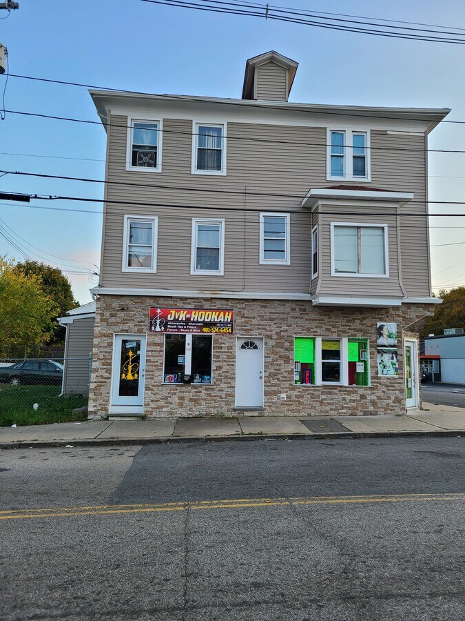 664 Plainfield St, Providence, RI 02909