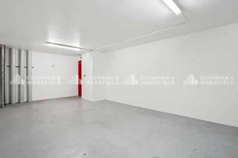 11 Bis Place Du General Leclerc, Levallois-Perret for lease - Interior Photo - Image 1 of 3