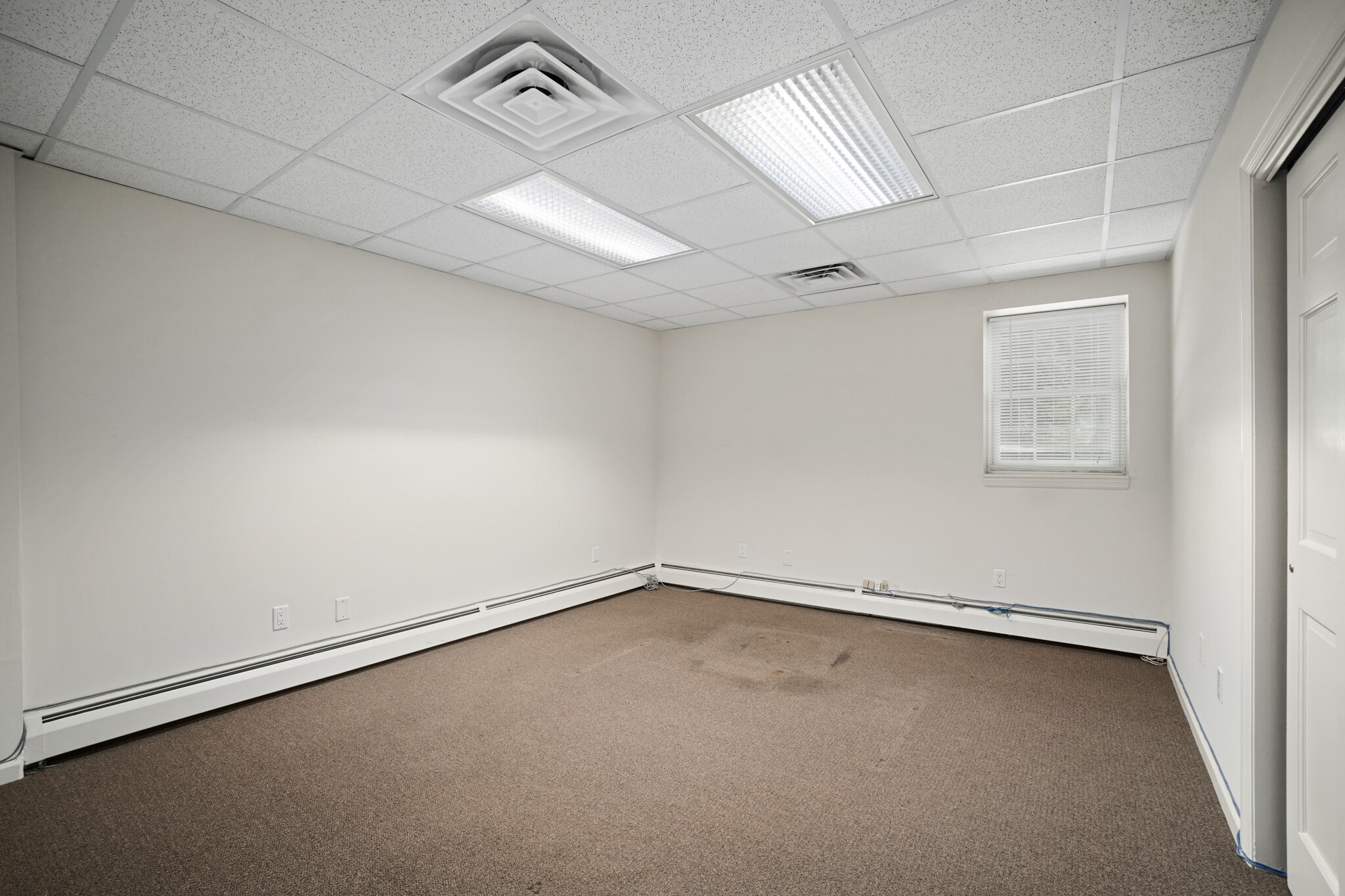 160 N State Rd, Briarcliff Manor, NY for lease Interior Photo- Image 1 of 4