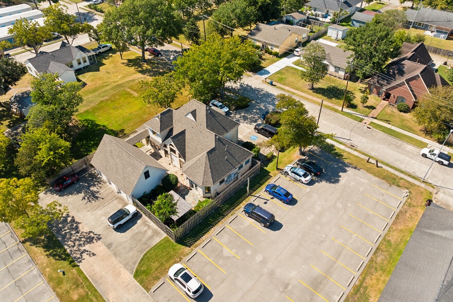 309 Henrietta Ave, Webster, TX for sale - Building Photo - Image 2 of 5