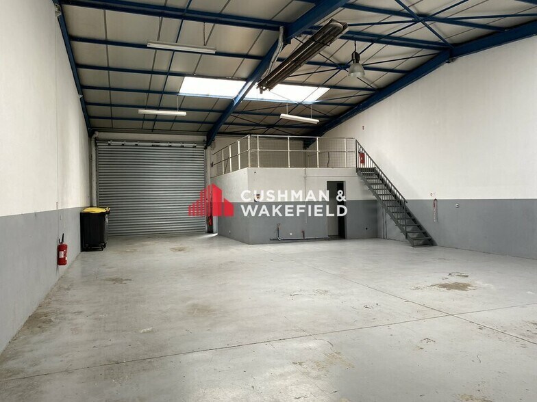 Flex in Colomiers for lease - Interior Photo - Image 2 of 5