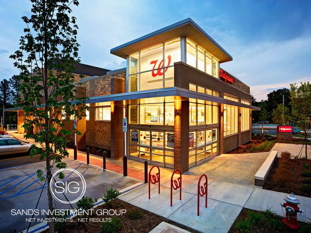 425 E Stuart Dr, Galax, VA for sale Primary Photo- Image 1 of 1