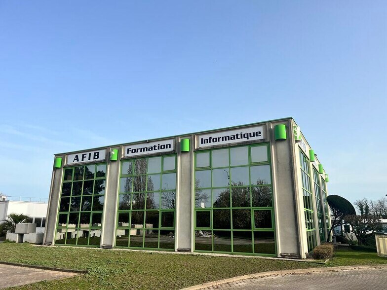 Office in Mérignac for sale - Building Photo - Image 1 of 16