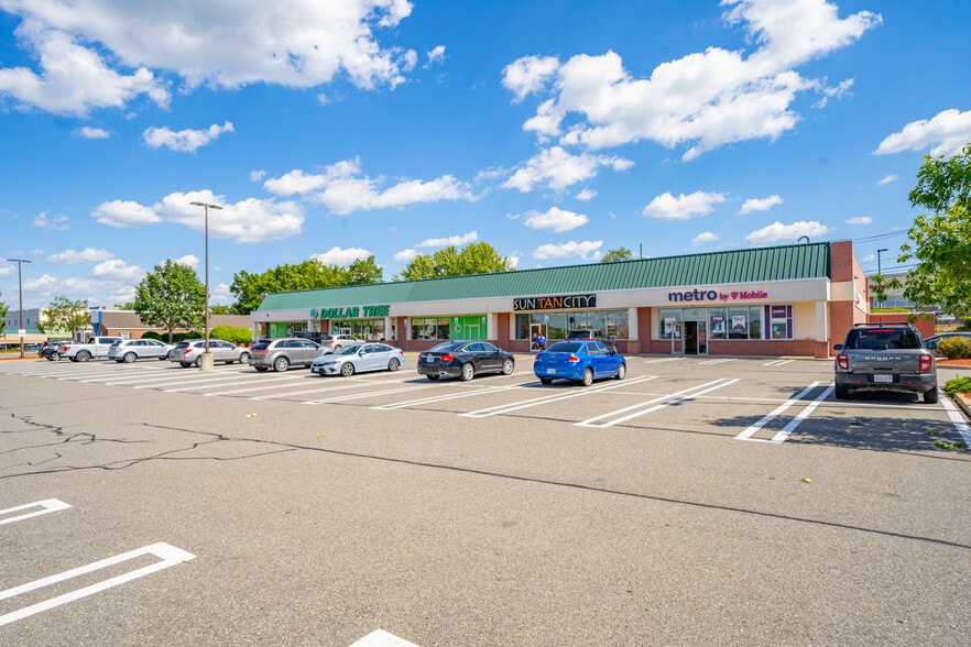 Manchester Marketplace portfolio of 5 properties for sale on LoopNet.com - Building Photo - Image 3 of 5