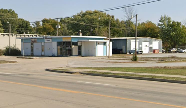 1603 S Broadway, Oak Grove, MO for lease Primary Photo- Image 1 of 2