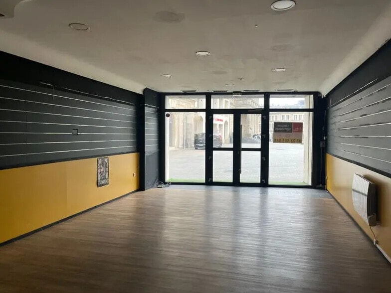 Retail in Saint-Quentin for lease - Building Photo - Image 3 of 6