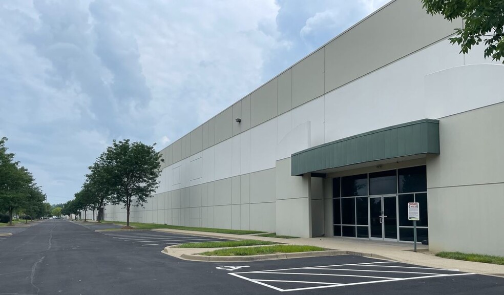 6001 National Tpke, Louisville, KY for lease - Building Photo - Image 1 of 1