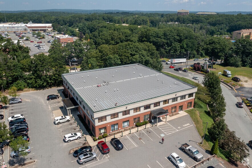 2 Wake Robin Rd, Lincoln, RI for lease - Building Photo - Image 2 of 8