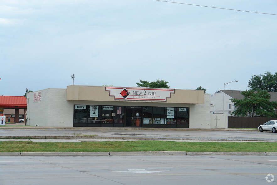 2412 W Pawnee St, Wichita, KS for lease - Building Photo - Image 2 of 6