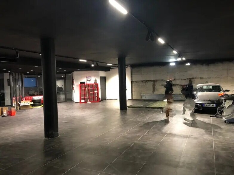 Retail in La Colle-sur-Loup for lease - Interior Photo - Image 2 of 3