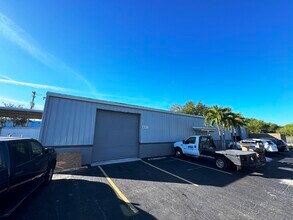 16141 Pine Ridge Rd, Fort Myers, FL for lease Building Photo- Image 2 of 9