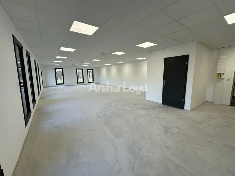 Office in Bétheny for lease - Interior Photo - Image 3 of 9