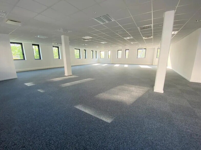 Office in Saint-Herblain for lease - Interior Photo - Image 2 of 4