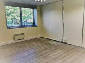 Office in Nanterre for lease Building Photo- Image 1 of 3