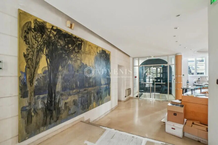 Office in Paris for lease - Building Photo - Image 1 of 9