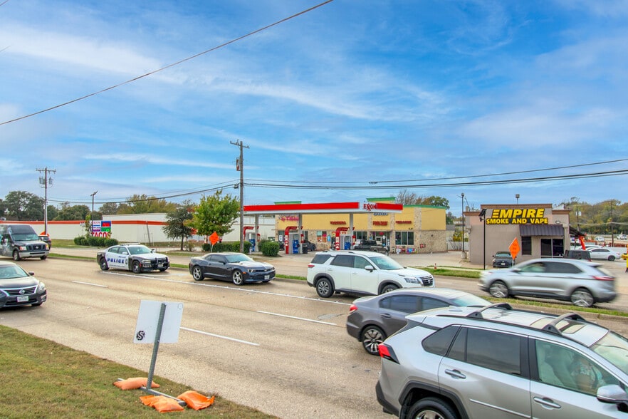 4385 S Westmoreland Rd, Dallas, TX for sale - Building Photo - Image 2 of 4