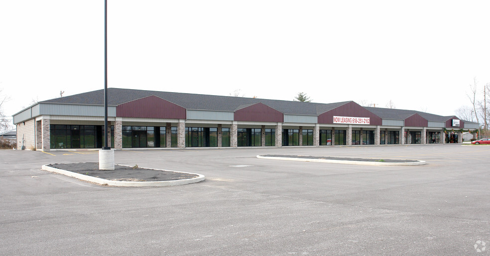 300-322 Wesley Dr, Wood River, IL for lease - Building Photo - Image 1 of 3