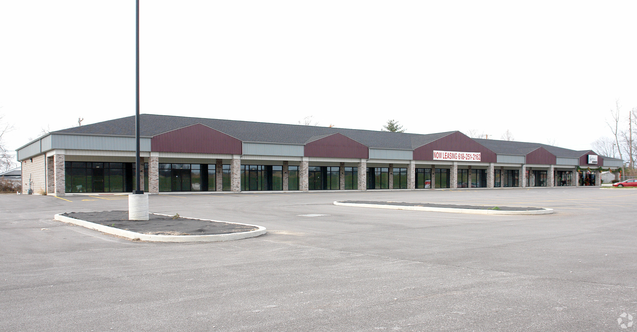 300-322 Wesley Dr, Wood River, IL for lease Building Photo- Image 1 of 4