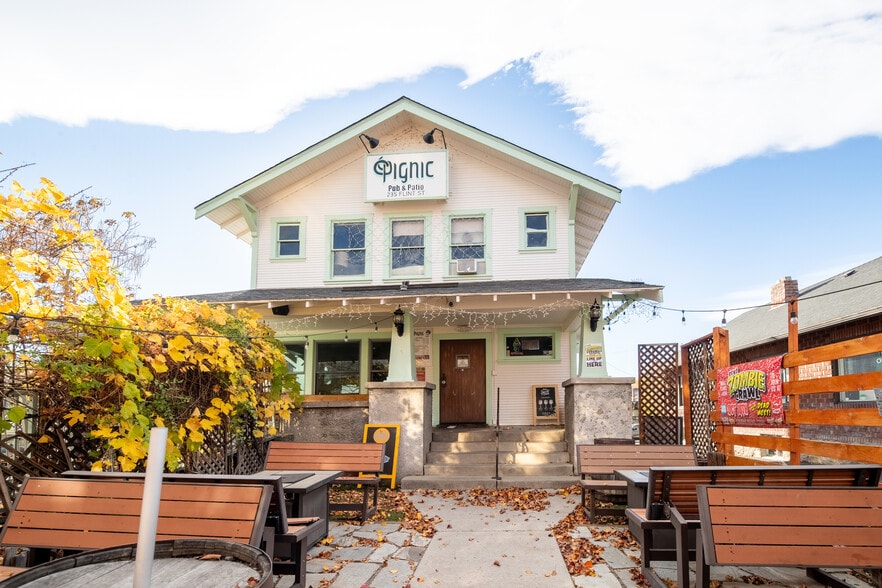 S. Arlington & Flint Portfolio portfolio of 3 properties for sale on LoopNet.com - Building Photo - Image 3 of 15