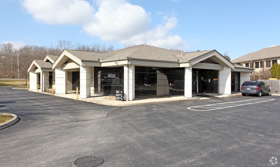 7706 Olentangy River Rd, Columbus, OH for lease - Building Photo - Image 2 of 4