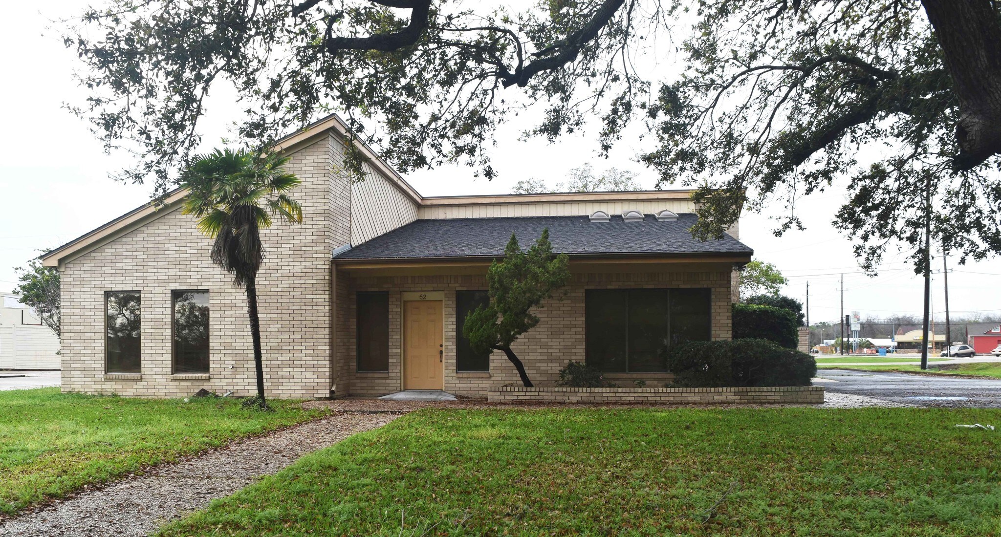 52 Flag Lake Plz, Lake Jackson, TX for sale Building Photo- Image 1 of 1