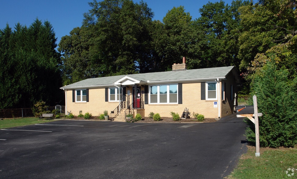 1 Elizabeth Dr, Greenville, SC for sale - Building Photo - Image 1 of 9