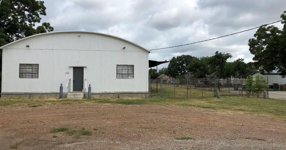 303 N Mantz St, Victoria, TX for sale - Primary Photo - Image 1 of 1