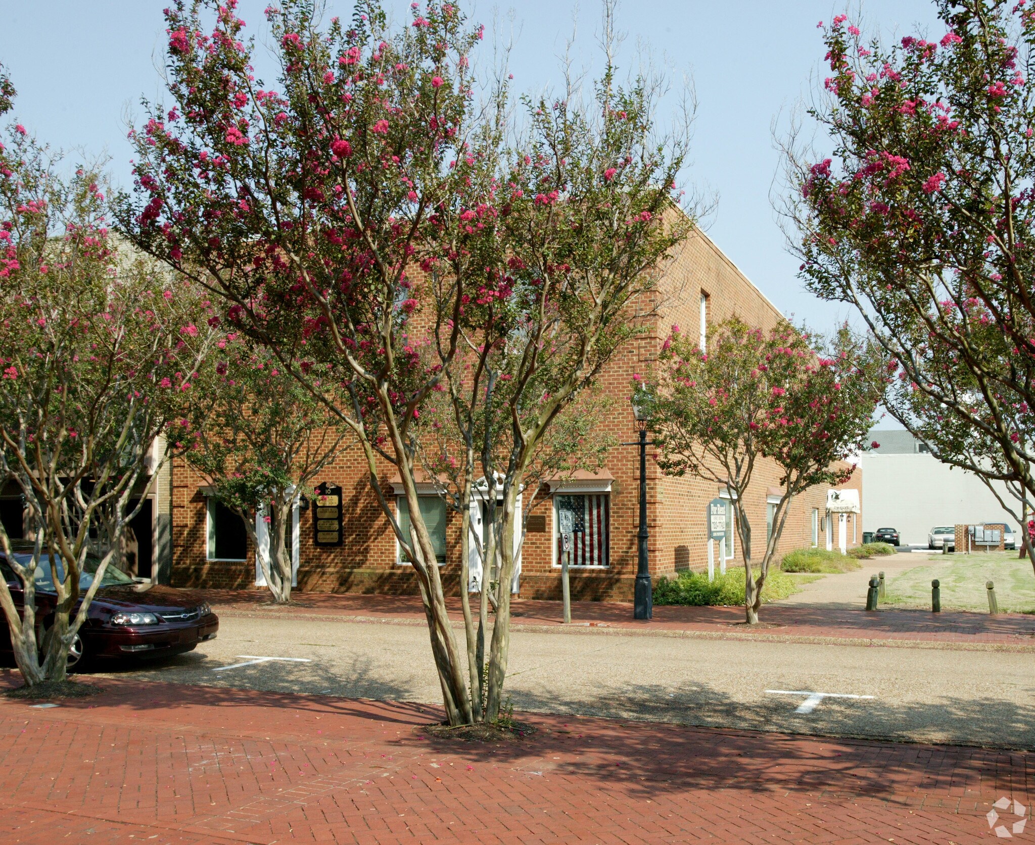 10-14 W Queens Way, Hampton, VA for lease Building Photo- Image 1 of 6