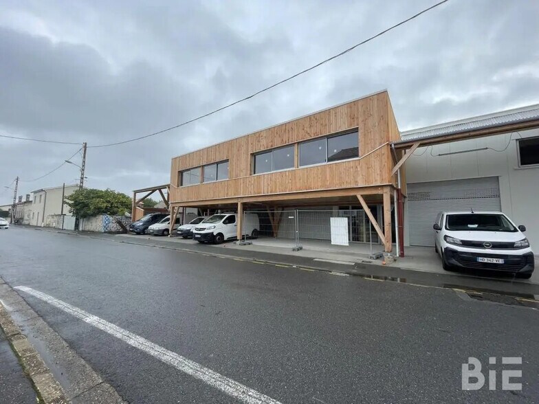 Office in Bègles for lease - Building Photo - Image 1 of 9