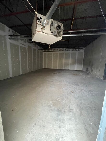 591 Middle Tpke, Storrs Mansfield, CT for lease - Interior Photo - Image 3 of 27