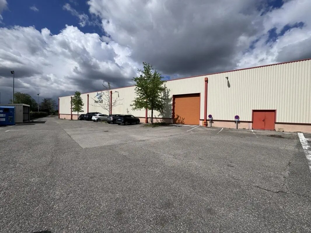 Flex in Mions for lease Building Photo- Image 1 of 14