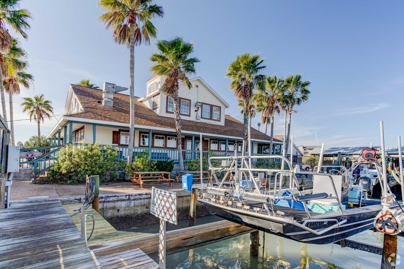 136 W Cotter Ave, Port Aransas, TX 78373