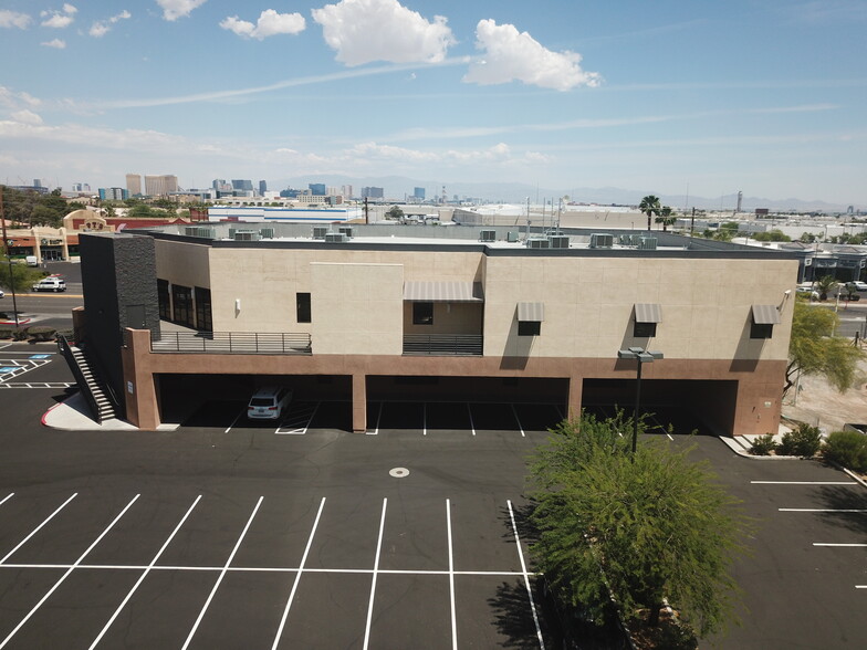 319 E Warm Springs Rd, Las Vegas, NV for lease - Building Photo - Image 3 of 15