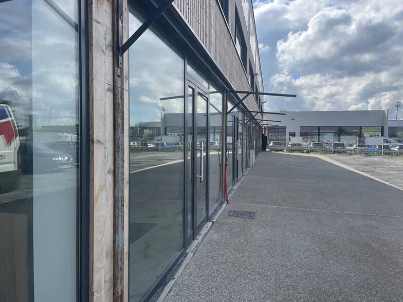 Office in Beauvais for lease - Building Photo - Image 3 of 12