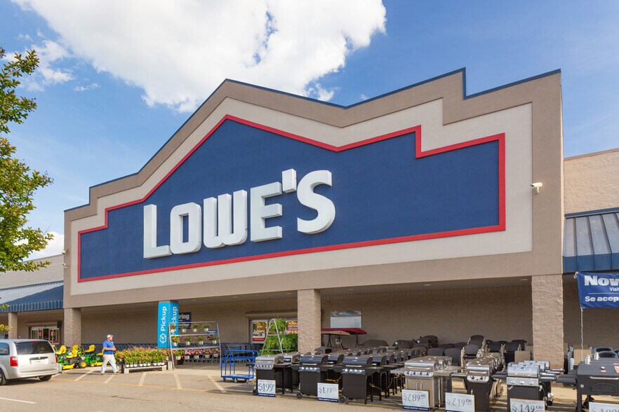 955 Bullsboro Dr, Newnan, GA for sale - Building Photo - Image 1 of 1