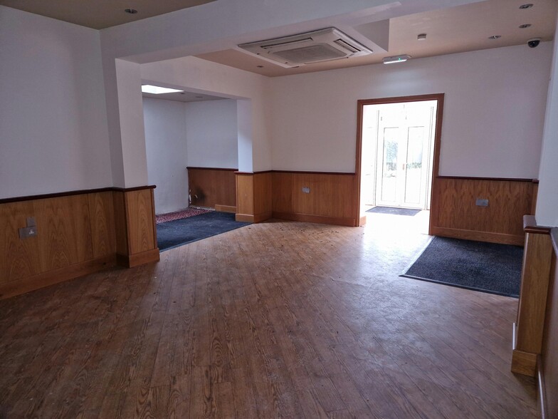 48 Queens Rd, Buckhurst Hill for lease - Building Photo - Image 3 of 9