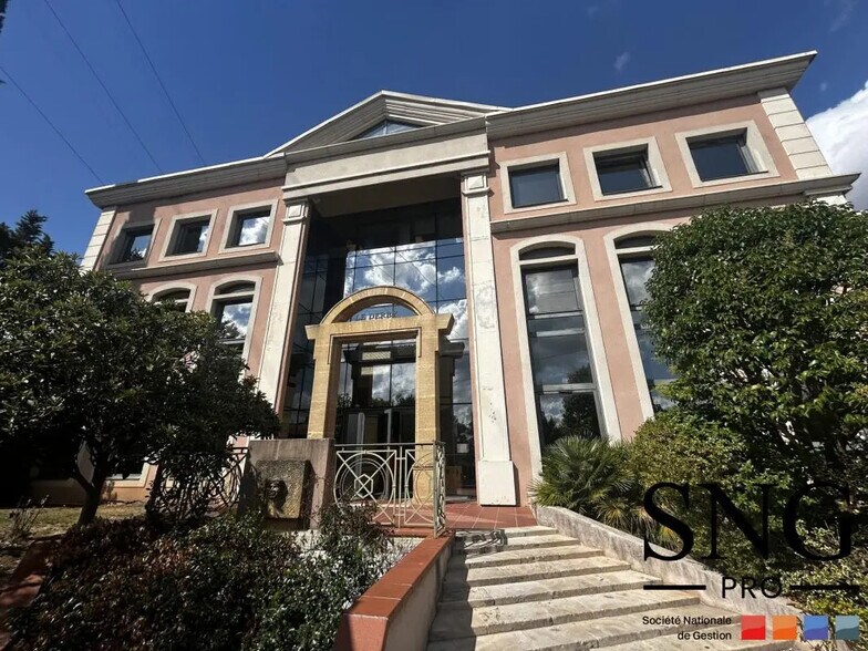 Office in Aix-en-Provence for lease - Building Photo - Image 1 of 7