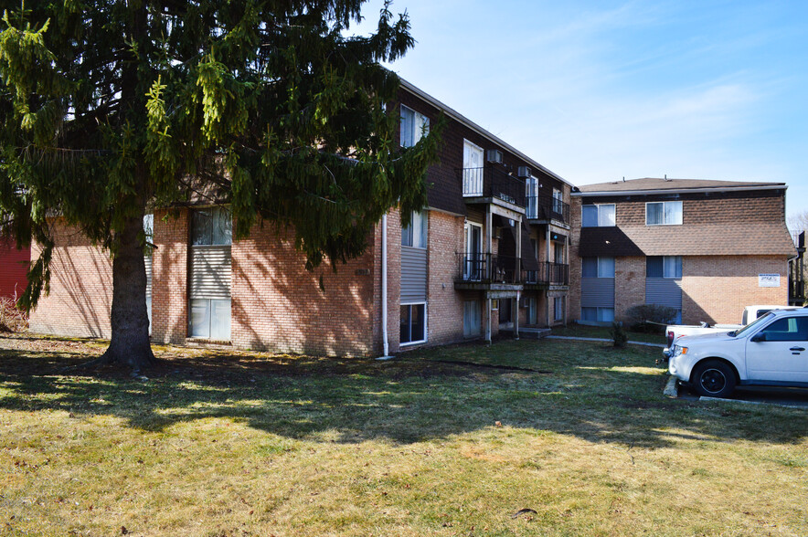 314 Linden Pl, Dekalb, IL for sale - Building Photo - Image 2 of 2