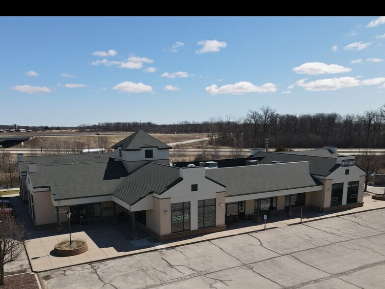 637-651 Walton Dr, Plymouth, WI for lease - Primary Photo - Image 1 of 15